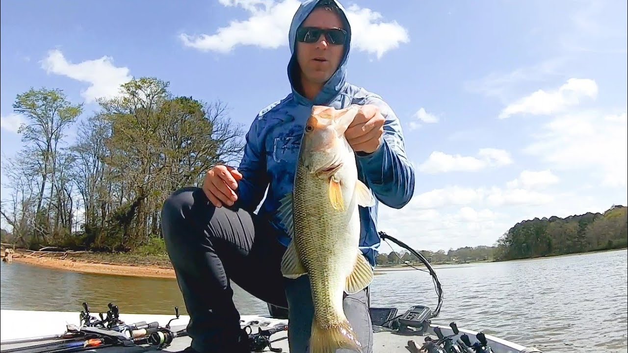 catching super shallow bass on Logan Martin lake late March 2021