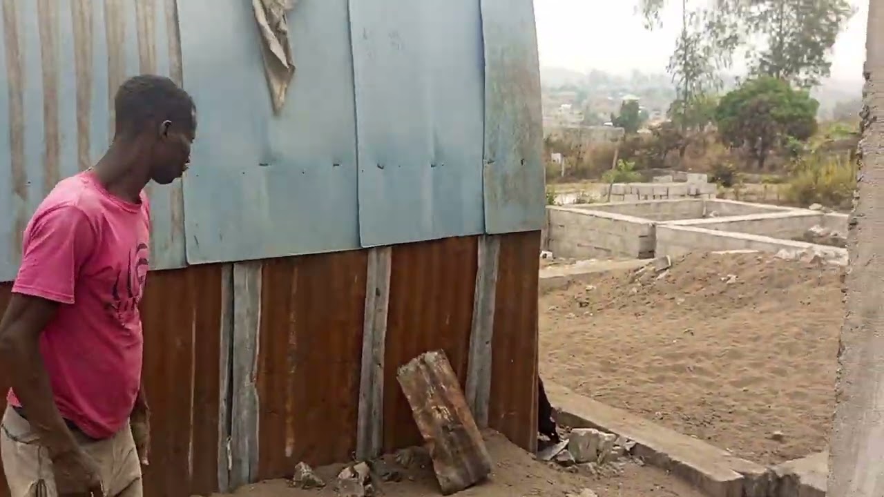 SOMBA TERRAIN YA 23/20m NA 10000 $ À DISCUTER NA KIMPOKO NÉCROPOLE 2 +243901913341