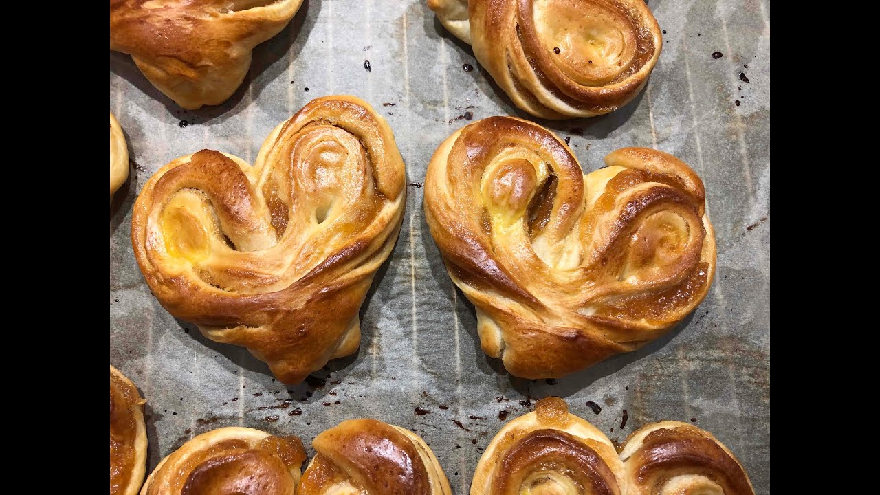 Russische Plüschki, Süße Teilchen, Hefebrötchen in Herzform weich, süß, frisch gebacken sehr lecker