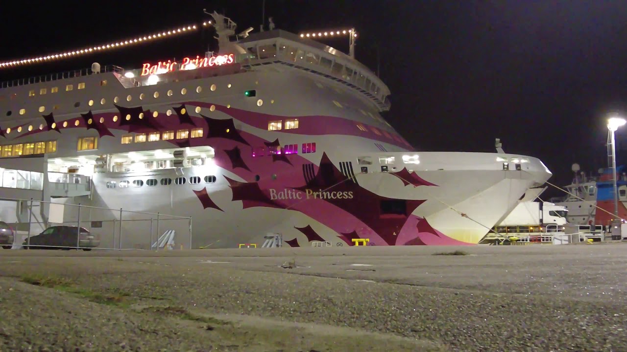 BALTIC PRINCESS ARRIVING TURKU