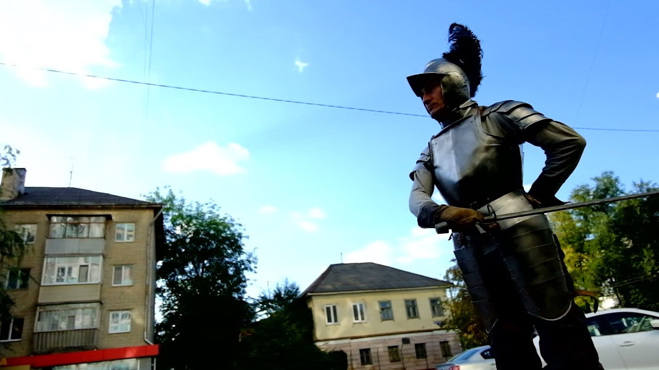 Пробуем новый доспех на пригодность к болонскому фехтованию.