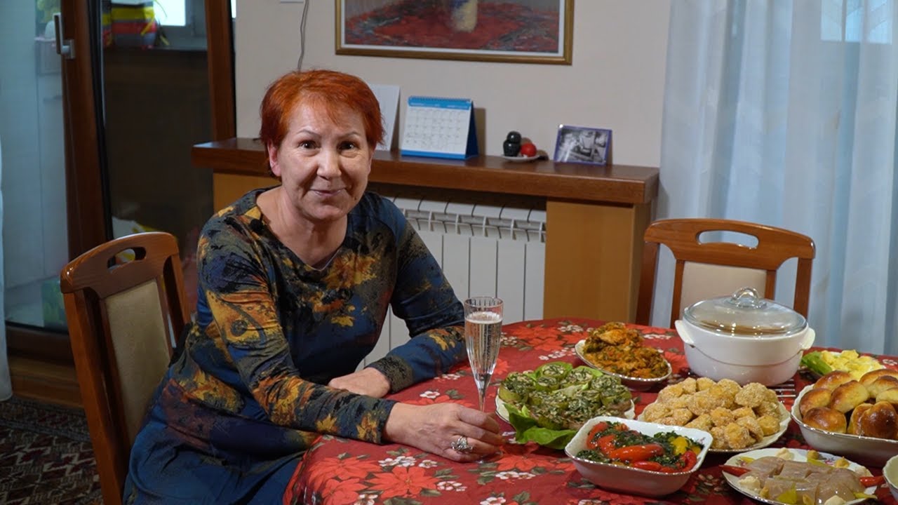 Kako izgleda na&scaron;a Novogodi&scaron;nja trpeza? Vlog/Our New Year table-Vlog/Как выглядит наш новогодний стол