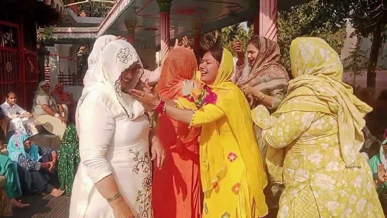 होली खेल रहे भगवान गोकुल की कुंज गली में! कीर्तन भजन 🪔
