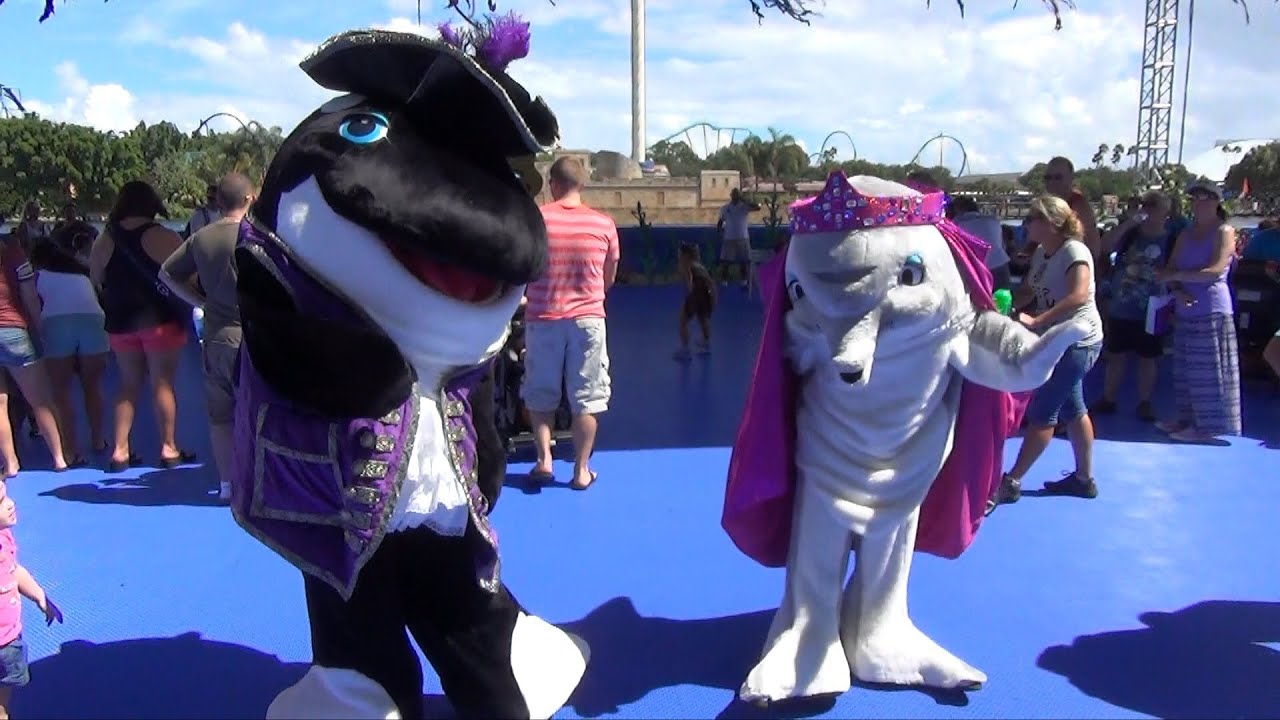 SeaWorld's Halloween SPOOKTACULAR Overview w/ Shamu, Trick-or-Treating, Characters, Merchandise