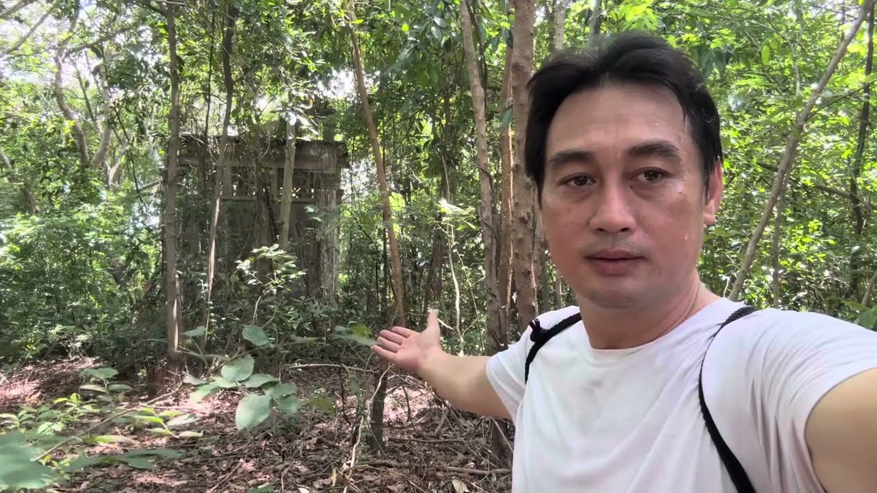 Ngôi nhà mồ gần trăm năm bí ẩn nằm trên đỉnh núi ít ai ngờ