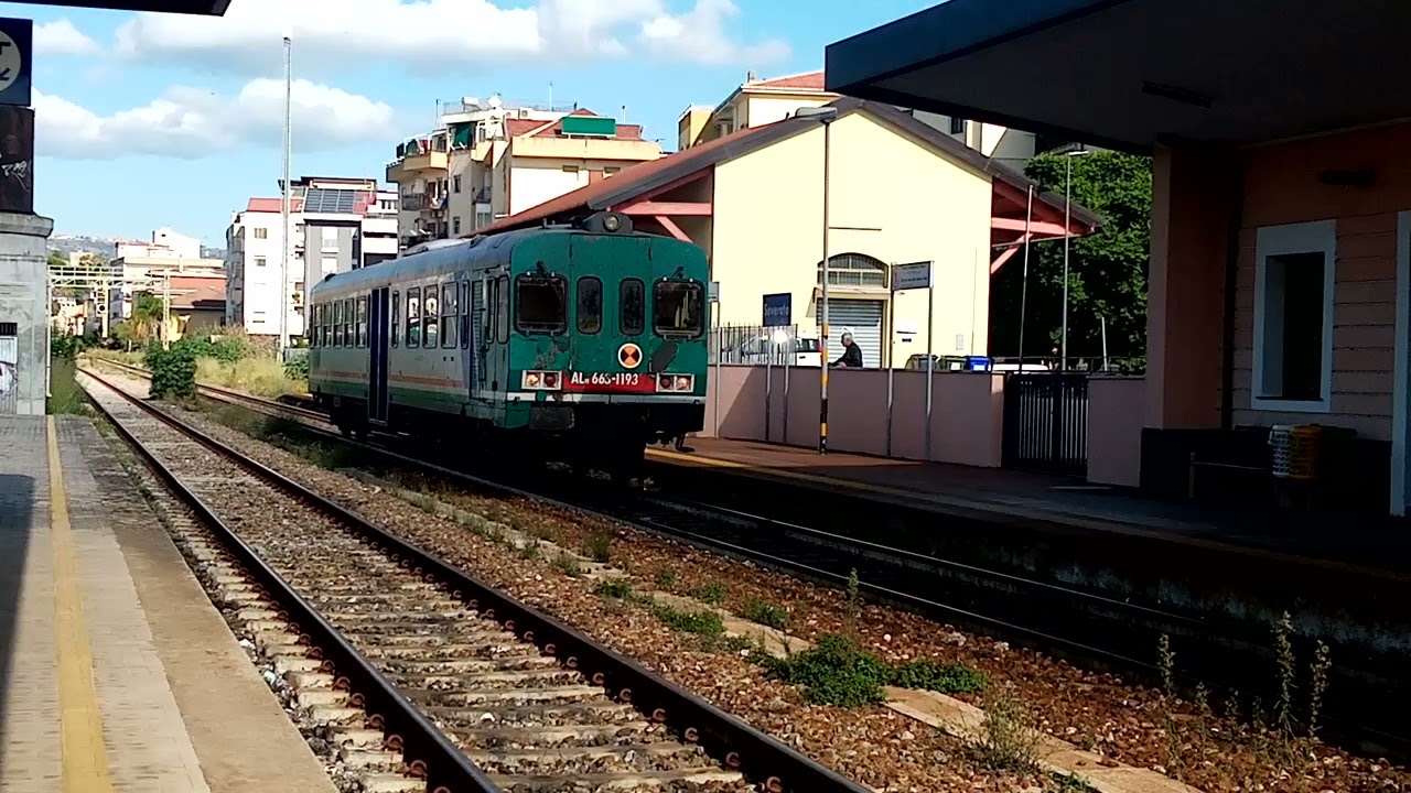 Il REG CZ Lido-Locri con 5 minuti di ritardo alla Stazione di Soverato (CZ)