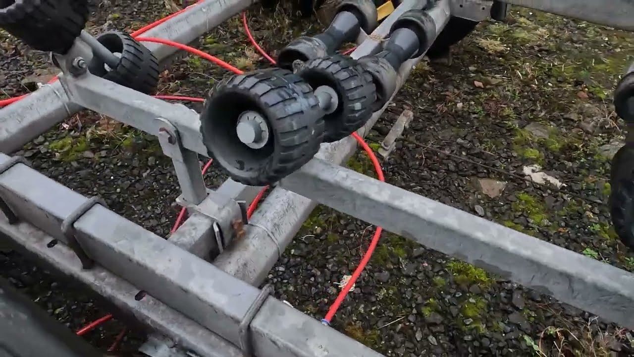 Independent boat trailer hub flush system( Epic Daze)