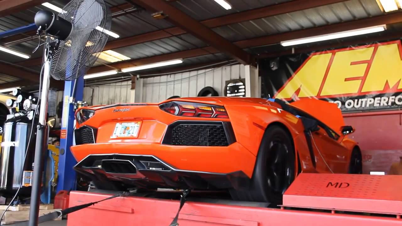 Lamborghini Aventador with nitrous on dyno! (HD)