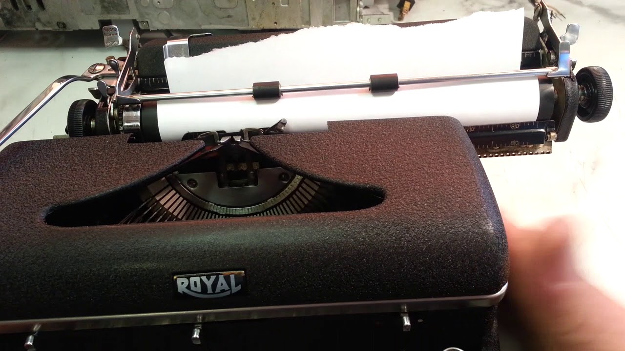 Royal Typewriter vs WD-40, Vintage Quiet De Luxe Clean Success