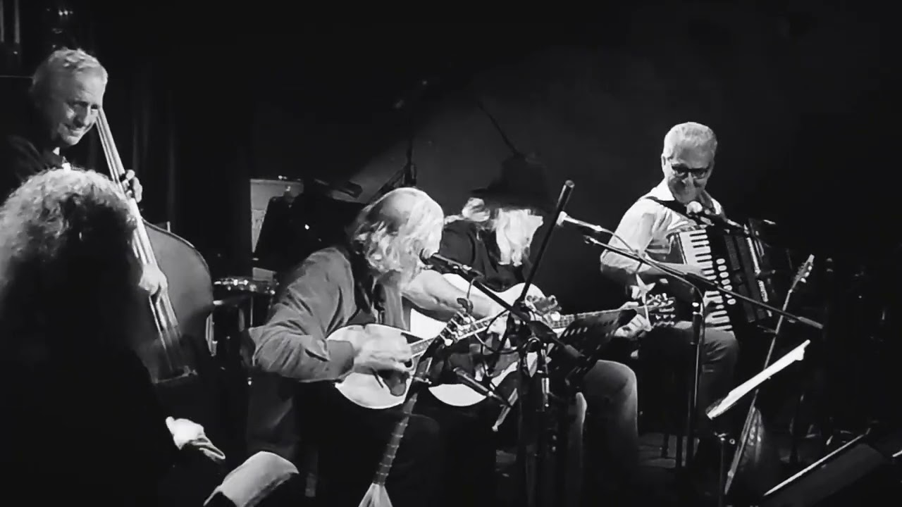 &Tau;&sigma;&iota;&gamma;&gamma;ά&nu;&alpha; / &Mu;&iota;&kappa;&rho;έ&sigmaf; &Pi;&epsilon;&rho;&iota;&pi;&lambda;&alpha;&nu;ή&sigma;&epsilon;&iota;&sigmaf; live &Sigma;&tau;&alpha;&upsilon;&rho;ό&sigmaf; &tau;&omicron;&upsilon; &Nu;ό&tau;&omicron;&upsilon; Plus