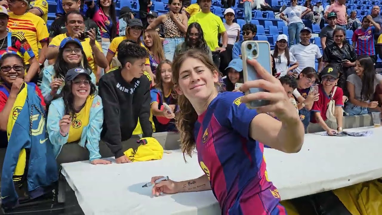 Locura por las jugadoras del América Femenil en el Estadio Azulcrema