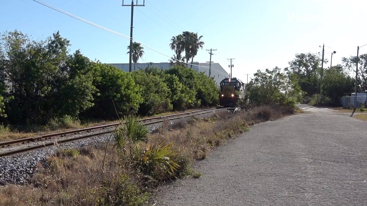 Rare sighting for me. Train by 20th Ave SE in Largo, Florida. CSX locomotive 6432 powering.