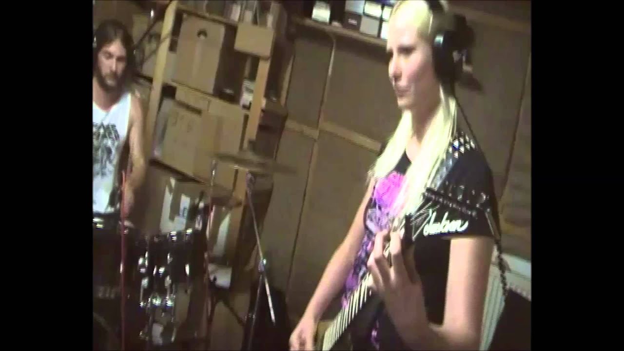 ANTIPEEWEE - STUDIO 