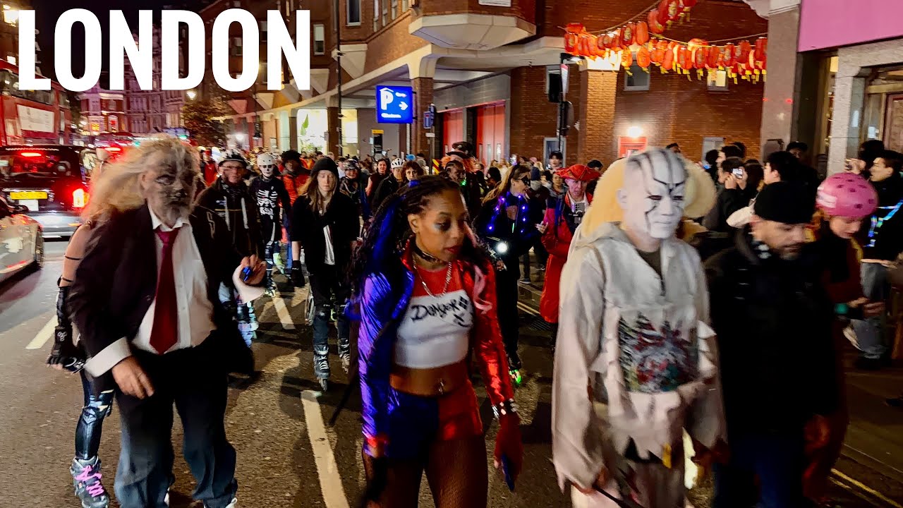 Halloween Night Walk Through the London City | London Night Walk [4K HDR] 