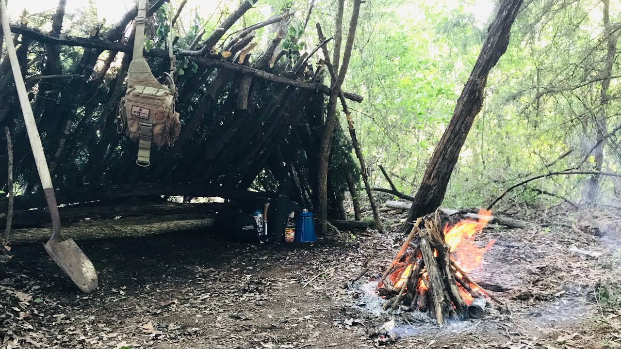 Building and Camping in a BUSHCRAFT SURVIVAL SHELTER