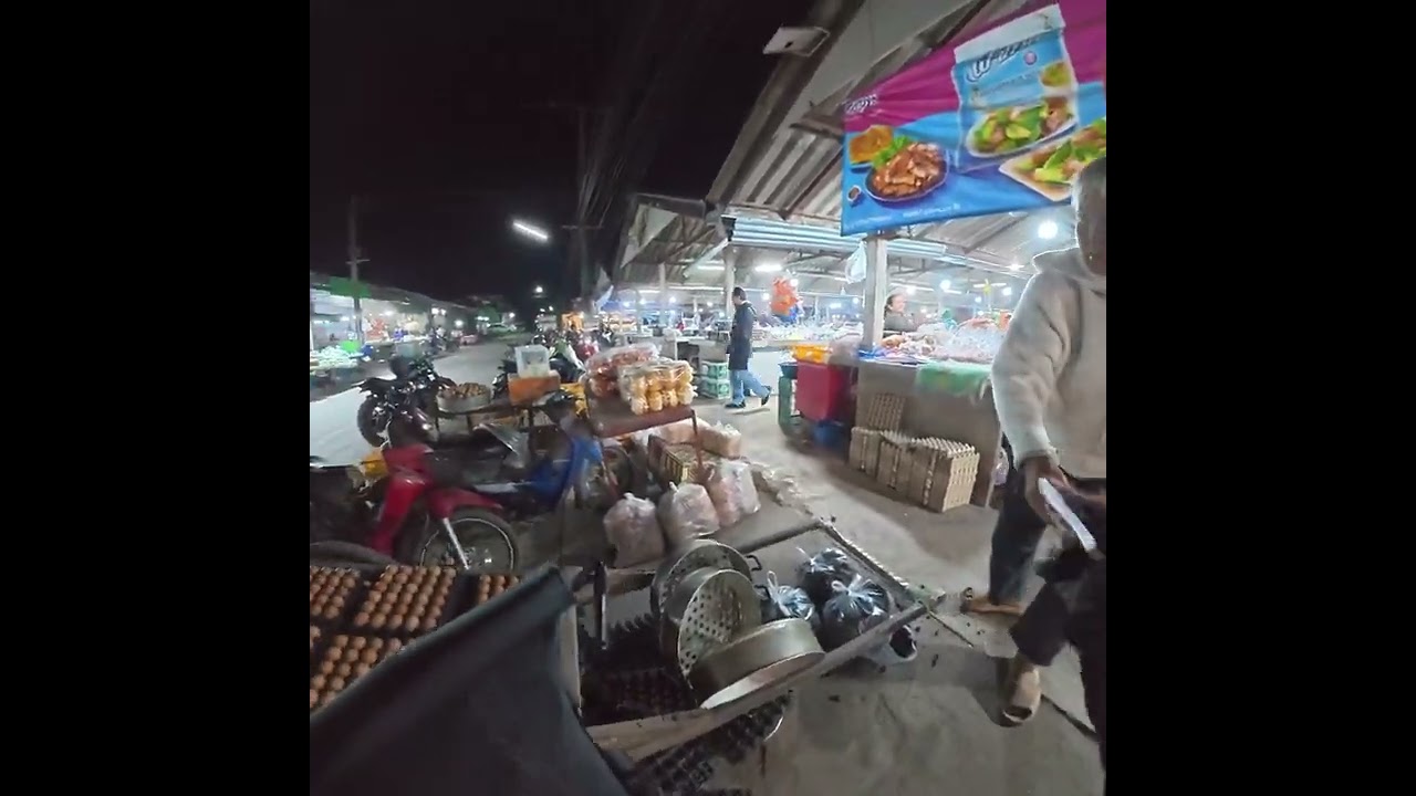 Experience the atmosphere of riding a delivery on the streets at night on a motorcycle.