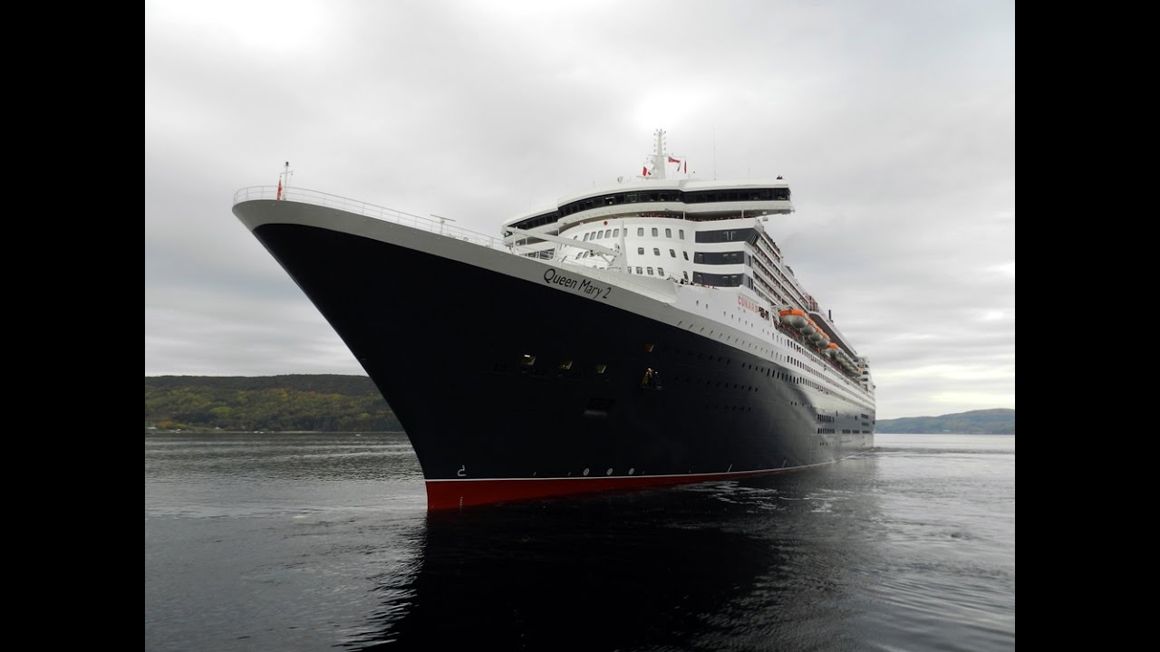 Queen Mary 2 departure from Saguenay, 2016 october 6th. Impressive horn