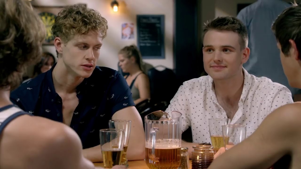 Letterkenny- Shoresy at the bar