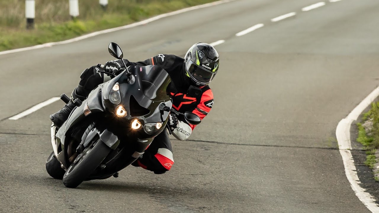 Kawasaki ZZR1400 full throttle on Isle of Man TT Mountain road , run 5