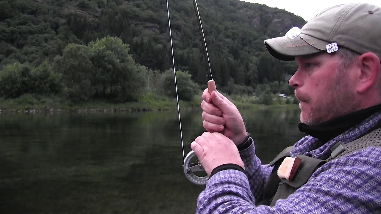 2.15 kg's Brunørret På Tørrflue! Brown Trout On Dry Fly!