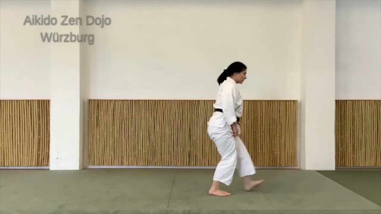 Aikido - Rückwärtsrolle Zuhause lernen die Rolle rückwärts