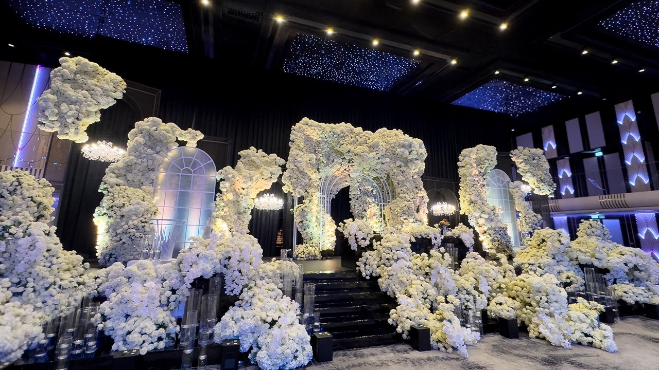 Emerald, Magenta, Sapphire?! Shocking Wedding Flower Trends for 2025 #event #transformation #design