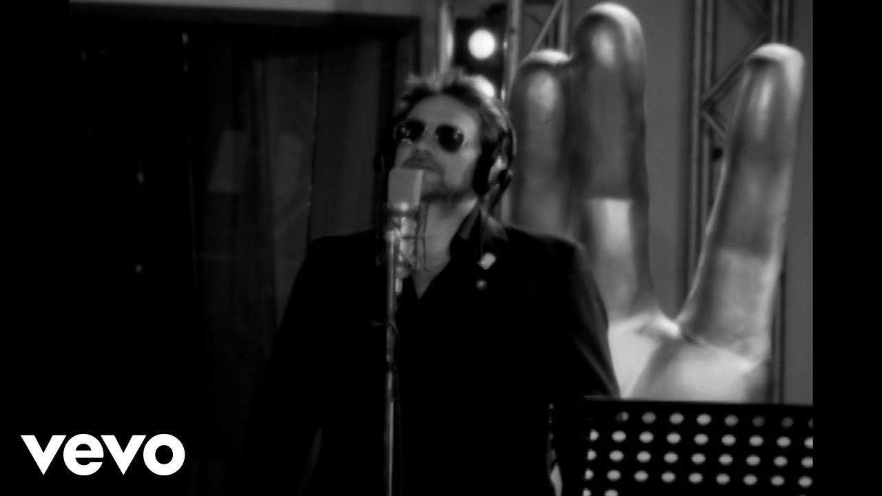 Los Fabulosos Cadillacs - Siempre Me Hablaste de Ella (Official Video)