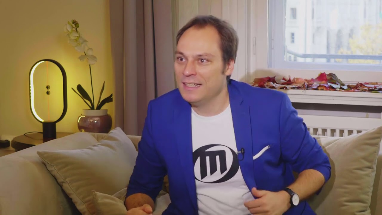 HAJNÓCZY SOMA: "...igyekszem megosztó témáktól távol tartani magamat." - Bóta Café | 2020.11.10.