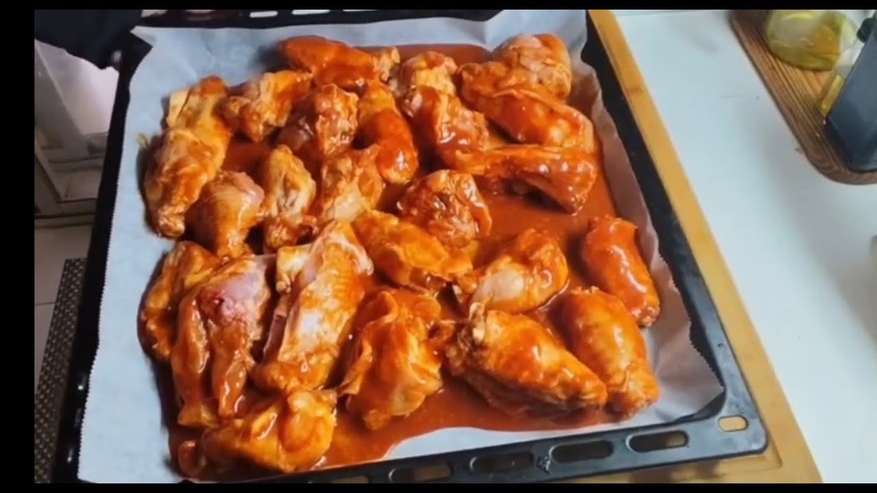 Pollo (alitas) adobado al hornos estilo Lalo Correa