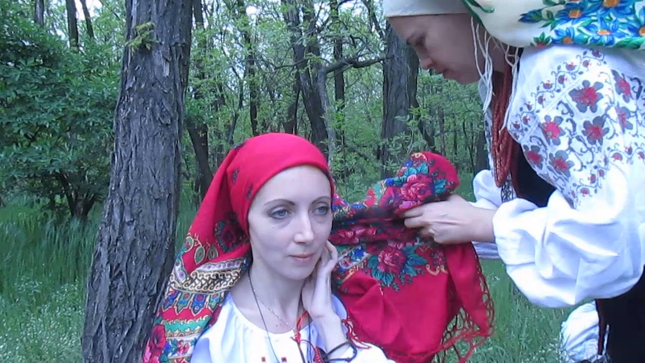 Як красиво пов'язувати хустку. Зелені свята на Хортиці.