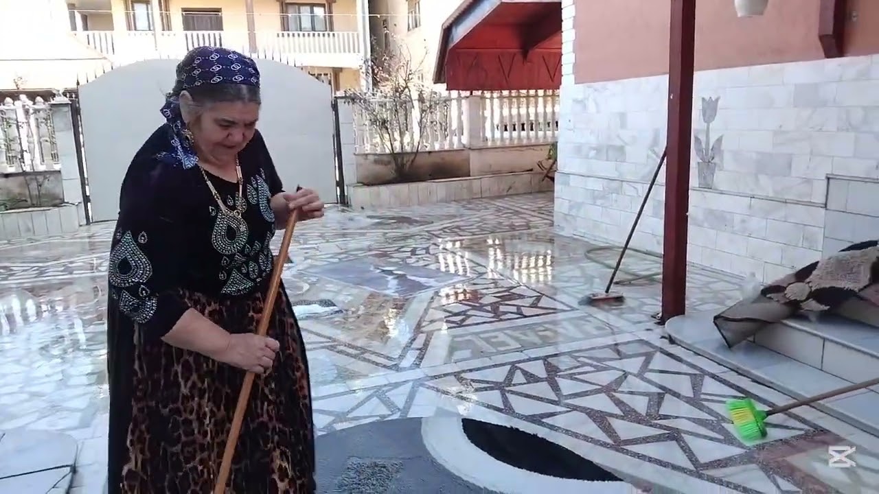 BUNICUȚA : SPALĂ COVOARELE , ȘI NURORILE SE UITĂ ! 😁