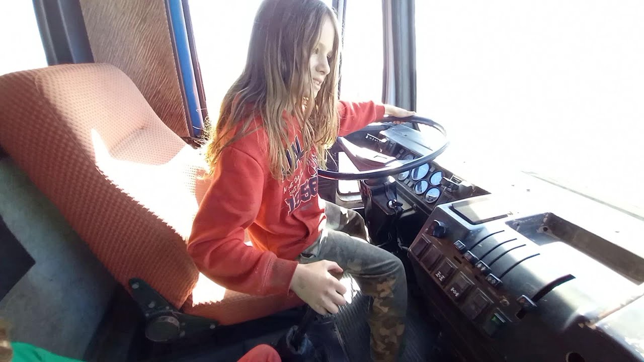 Toník řídí Tatru 162