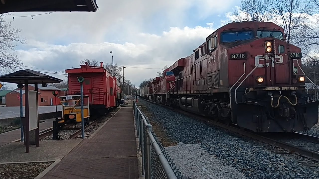 CPKC Empty Grain Hoppers through Decatur, AR