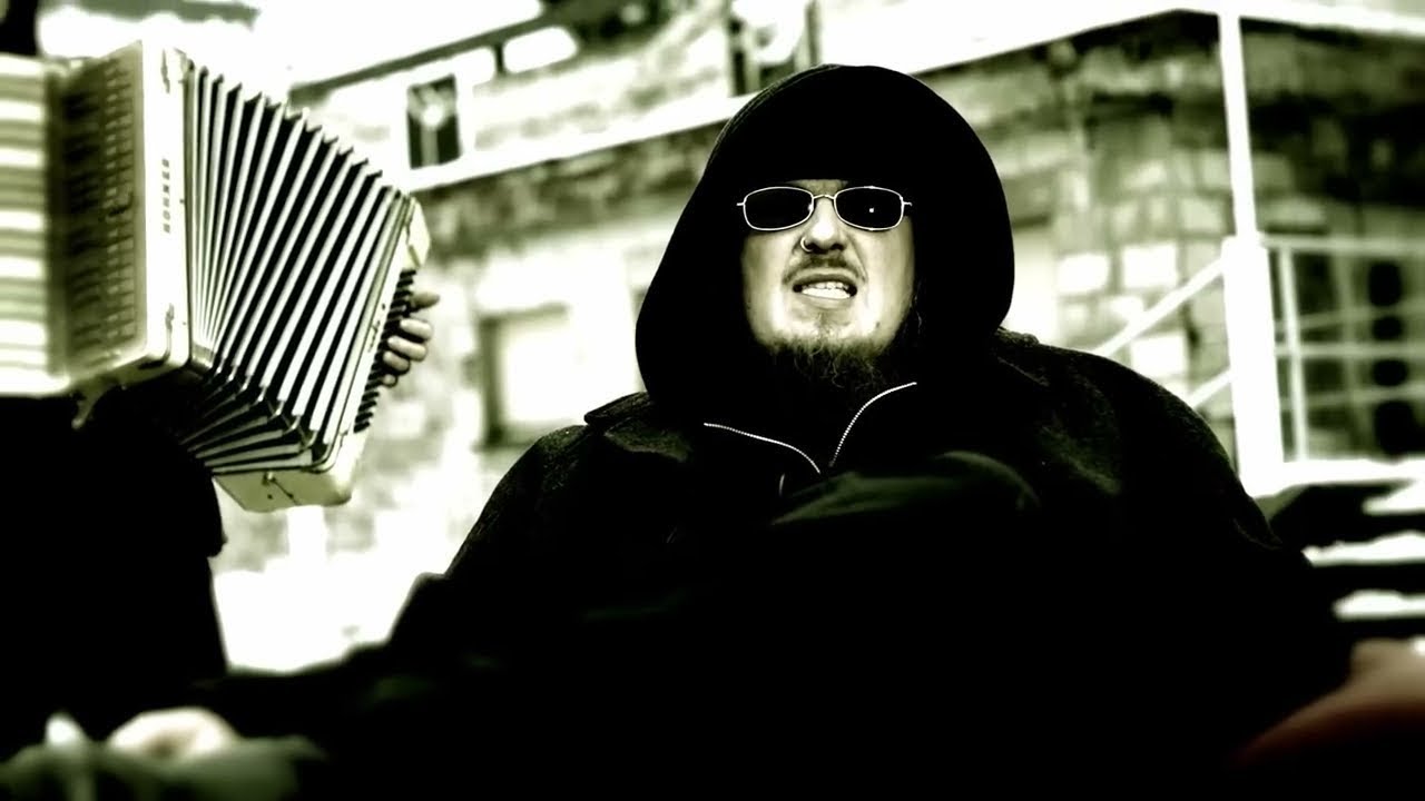 EISREGEN - Mutter, Der Mann Mit Dem Koks Ist Da (Official Video)