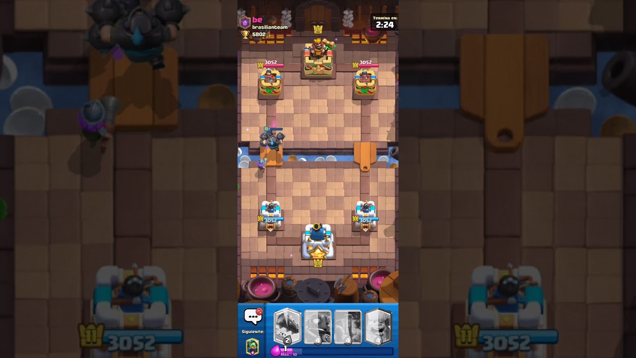 Jugando a clash Royale 
