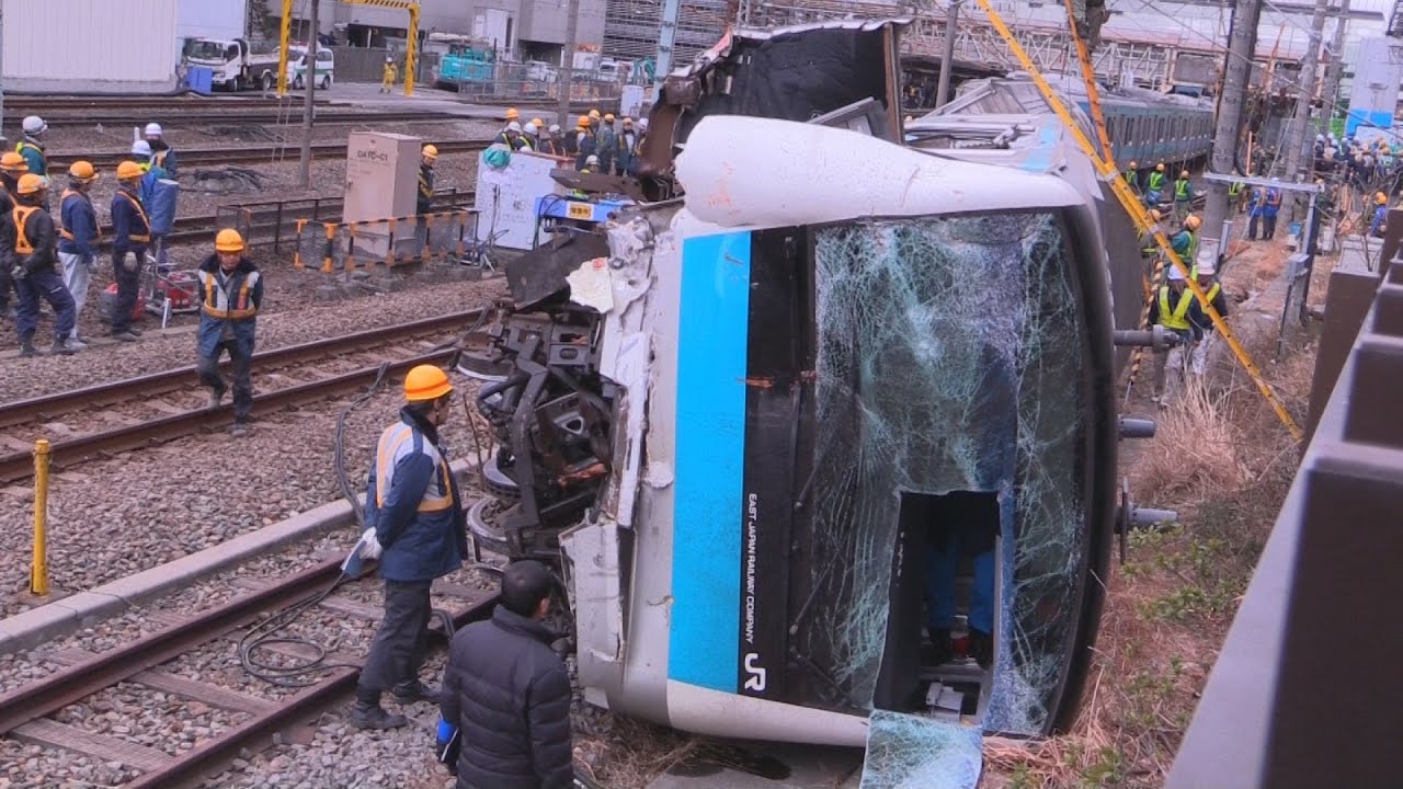 京浜東北線 現場区間で運休 川崎 回送電車が脱線横転