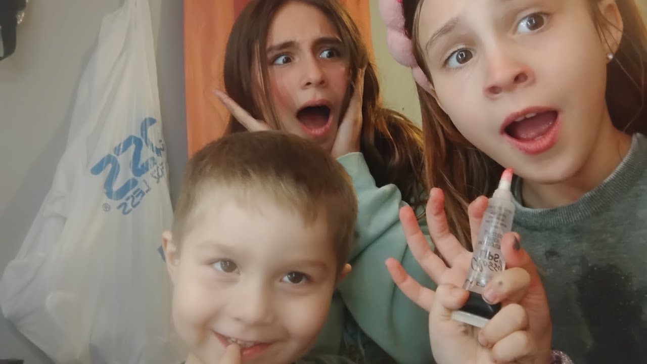 My little brother does my makeup (crazy)