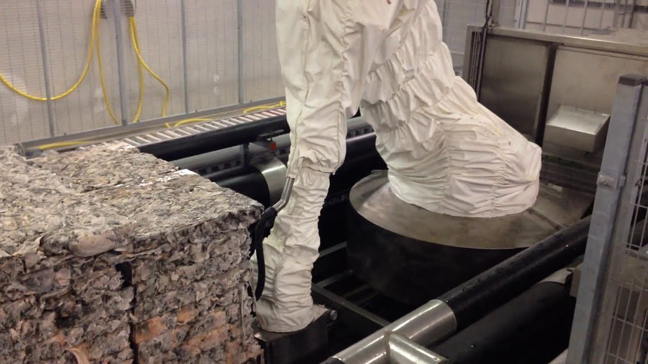 Palletising frozen blocks of fish