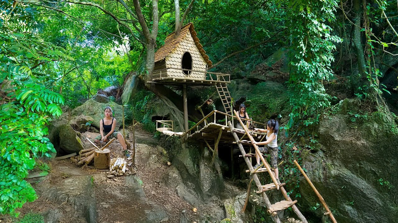 Building a 2-Story Wooden House on a Tall Tree - Wood Flooring, No Blueprint - Solo Bushcraft