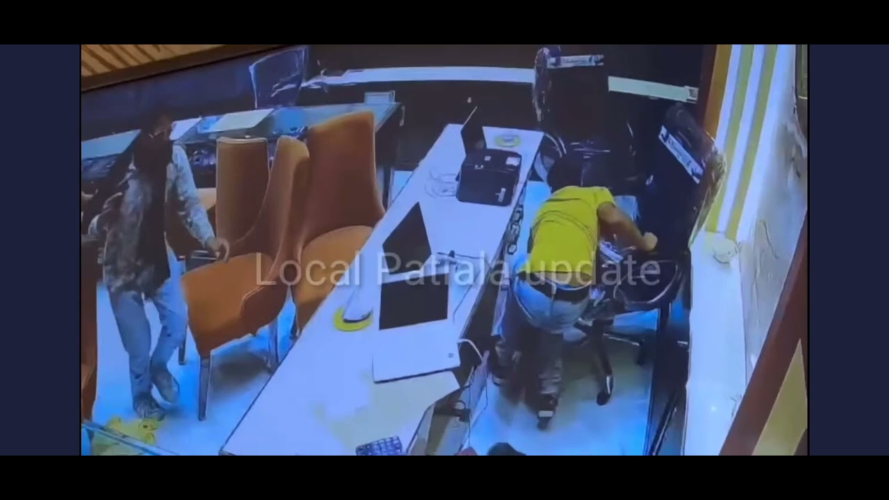 Live moga jewellery shop robbery @ gun point