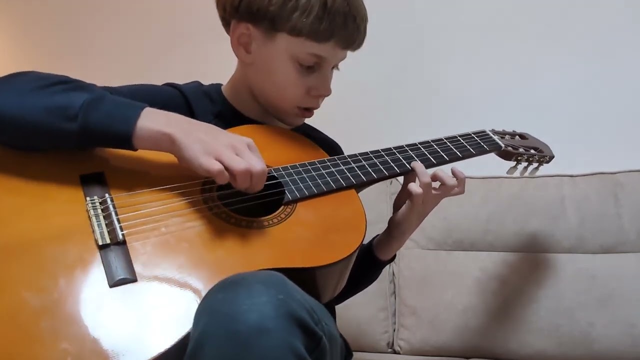 Начал играть на гитаре   ПОДДЕРЖИТЕ!!!