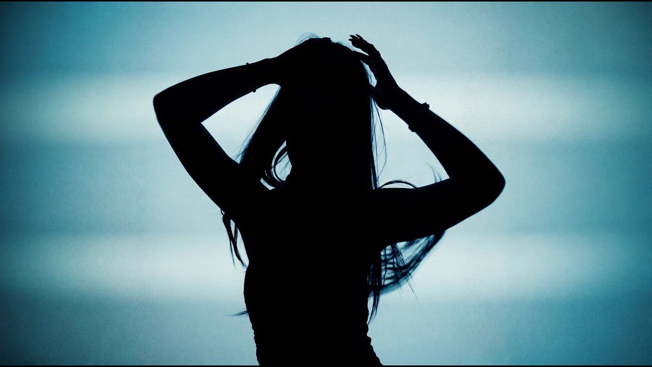 nhite - MADDY PEREZ (DIR. BY BANSIISTUDIO)