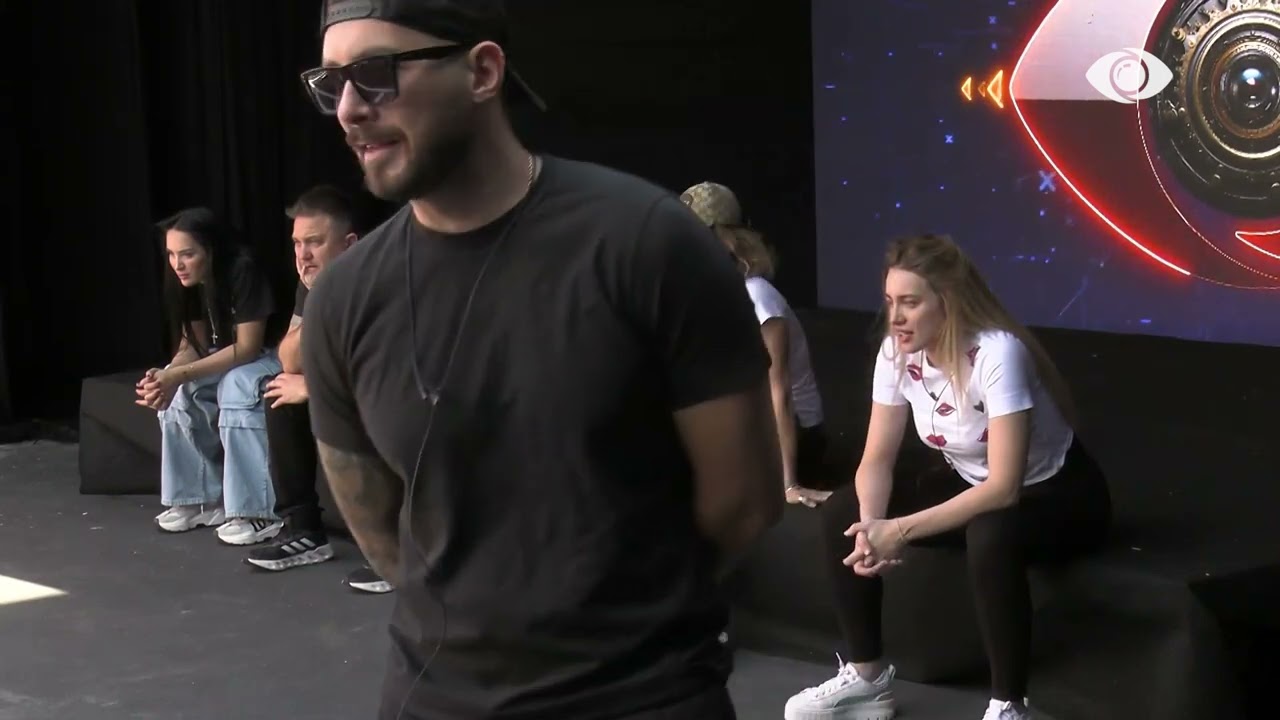 Juli provon të shënojë gol, Romeo në rolin e komentatorit - Big Brother Albania VIP 3