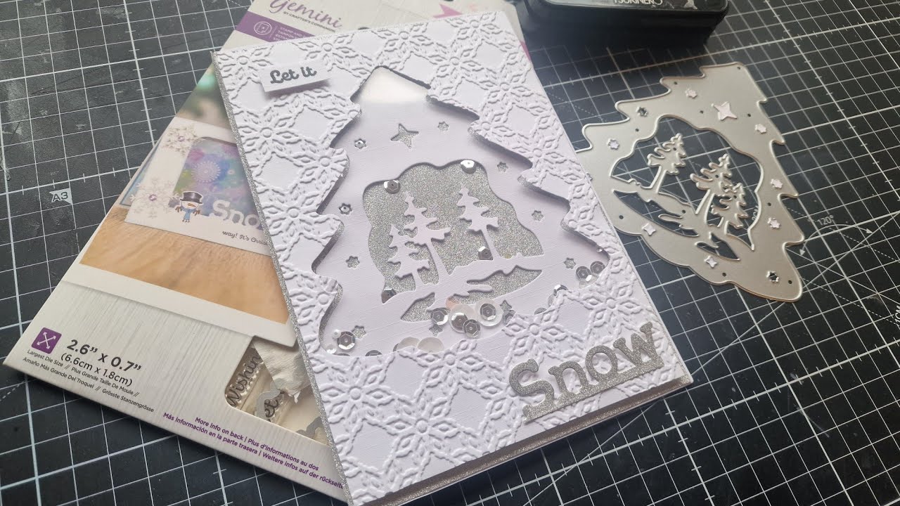 Another easy Christmas card making idea. An easy shaker card. #cardmaking