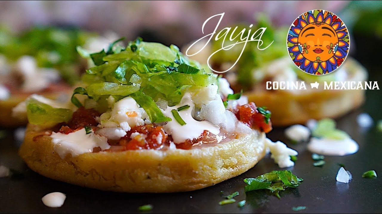 Gorditas Pellizcadas con Chile Asado y Salsa Molcajeteada