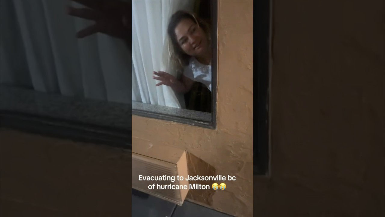 Эта женщина напугала двух мужчин в отеле 😂
