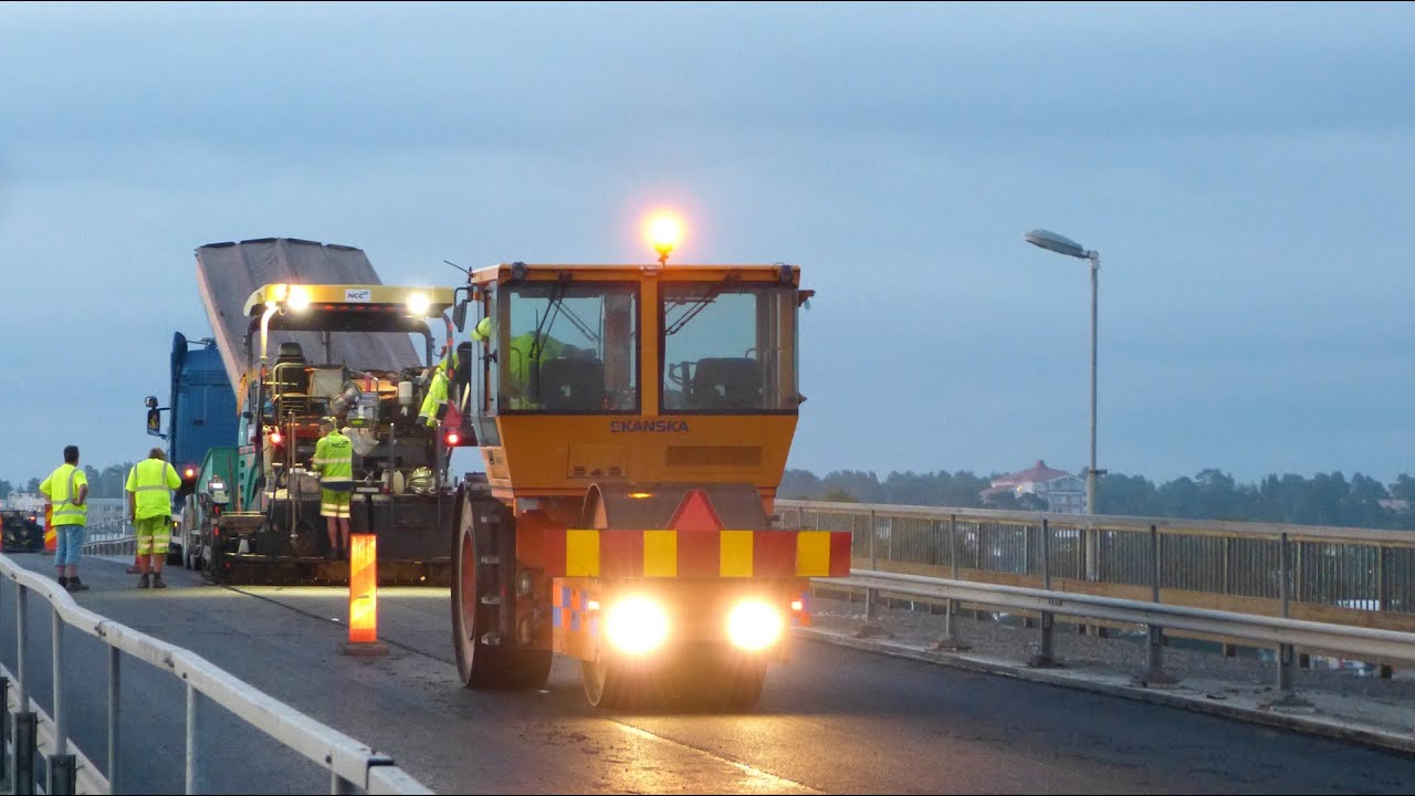 Vögele Super 1803-2 paving  by night in the midnight sun / Asfaltering i midnattsol 2014