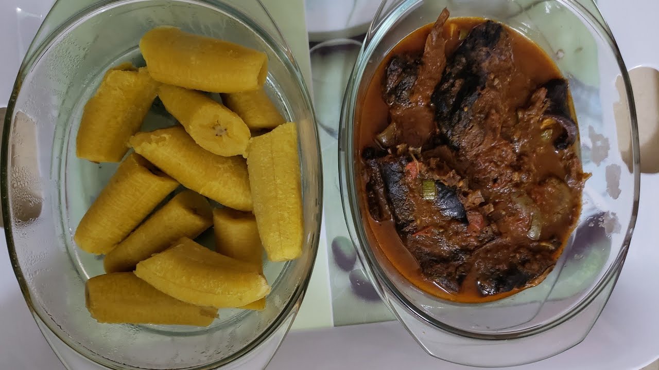 Viande de brousse fumée à la sauce tomate