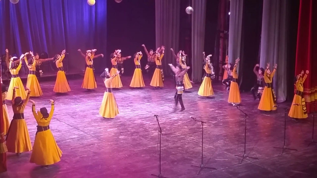 q.batumis 15 sajaro skolastan arsebuli ansambli 