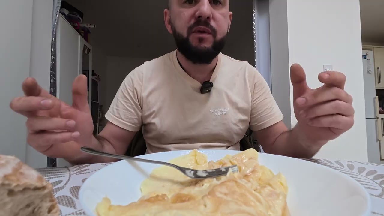 Ce face un roman in uk cand are zi liberă?  Face omletă și stă în grădină 